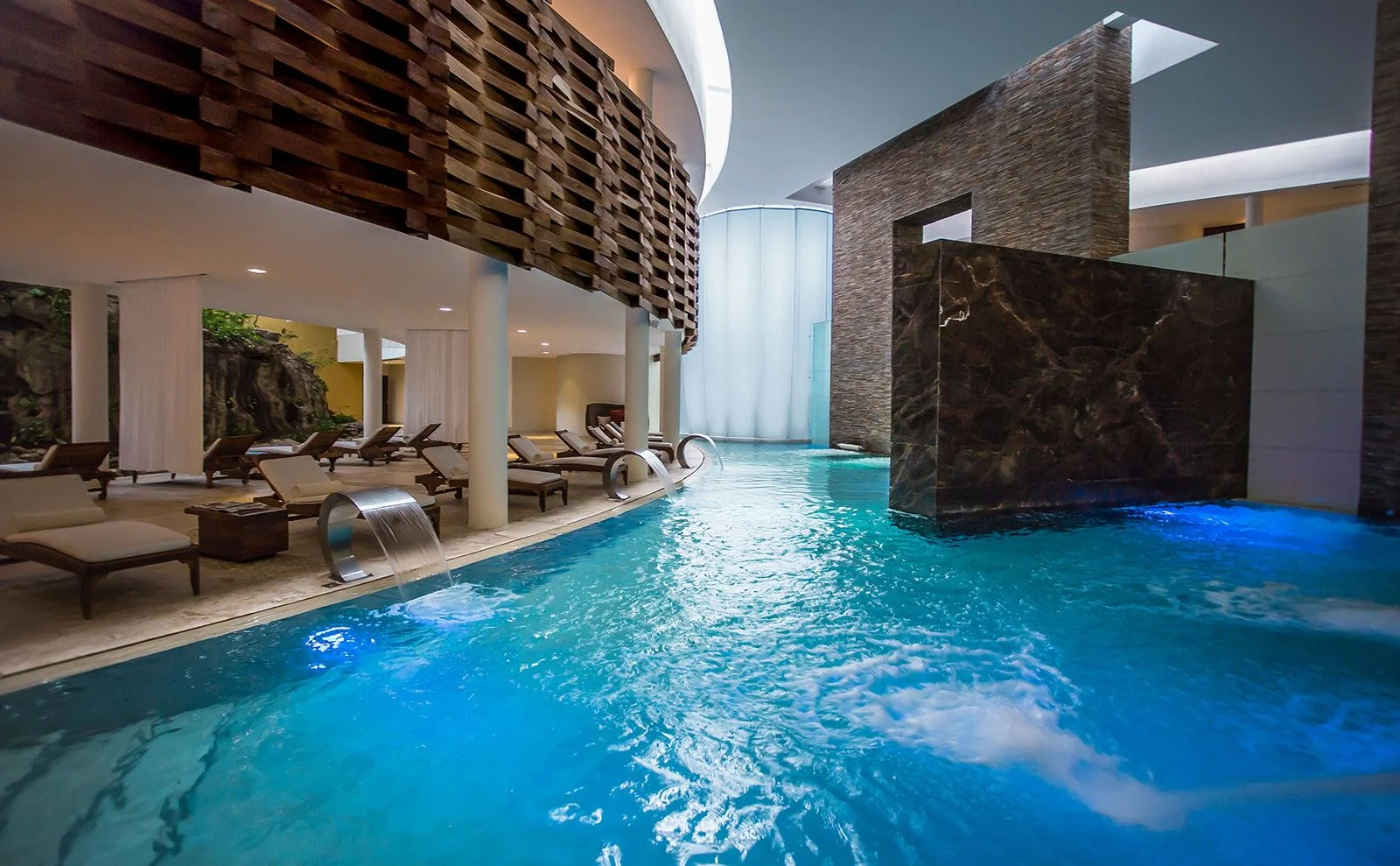 hydrotherapy-lagoon-at-grand-velas-riviera-maya